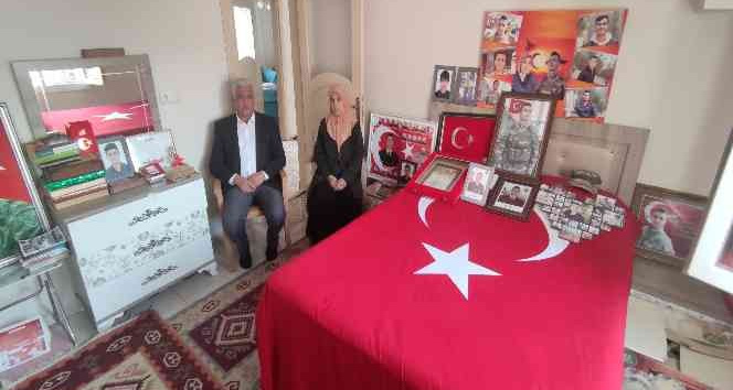Şehit babası: "Biz evlatsız yaşarız da, bayrak, ülke, millet olmazsa yaşayamayız"