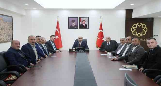 Vali Demirtaş: “Kırsal mahallelerde asfaltsız yol bırakmamayı hedefliyoruz”