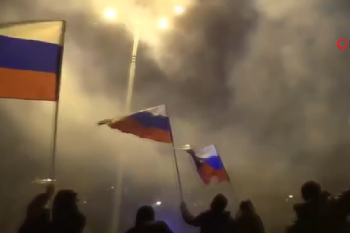 Putin’in kararının ardından Donbass&#039;ta havai fişekli kutlama