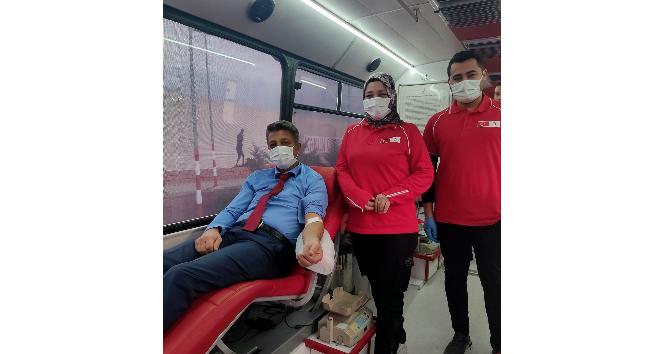 Cezaevi personeli kan bağışında bulundu