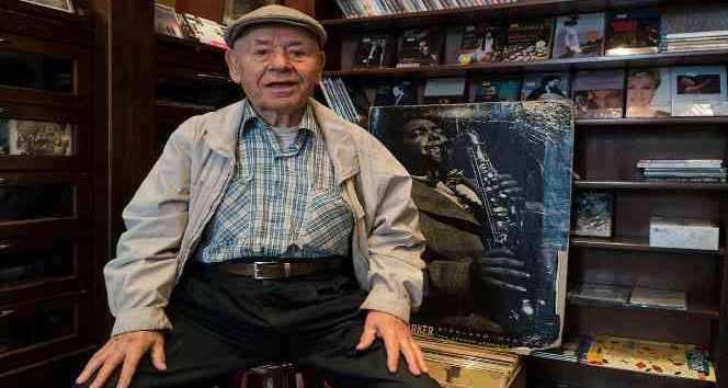 Kuşadalı ünlü müzisyen Falay hayatını kaybetti