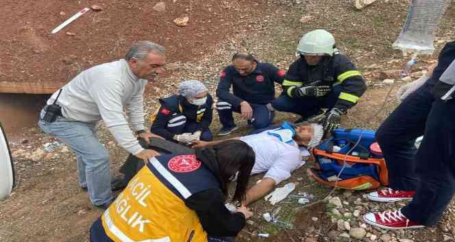 Siirt’te araç şarampole yuvarlandı:3 yaralı