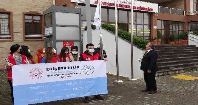 Erişebilirlik belgesi almaya hak kazanan kurumlara bayrakları teslim edildi