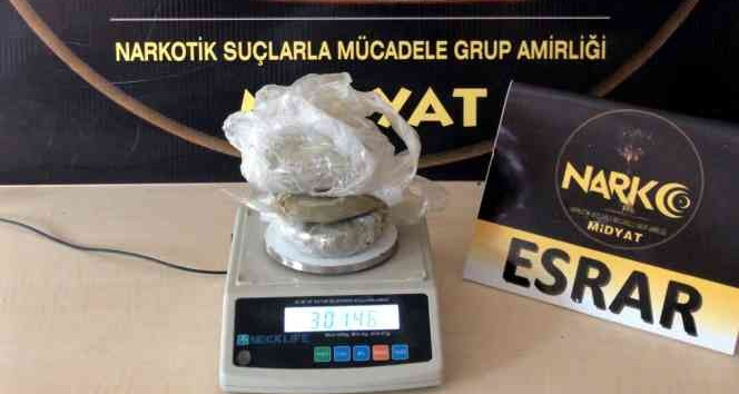 Batman’dan Mardin’e uyuşturucu madde götürmeye çalışan şüpheli yakalandı