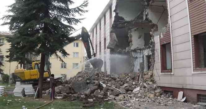 Tokat’ta 73 yıllık hükümet konağında yıkım çalışması başlatıldı