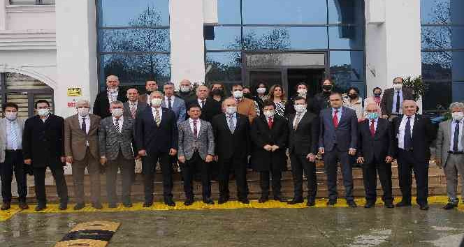 Yalova’da erişebilir belgesi alan kurumlara bayrakları teslim edildi