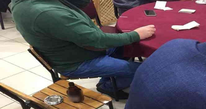 Kumar oynatılan kıraathaneye polis baskını