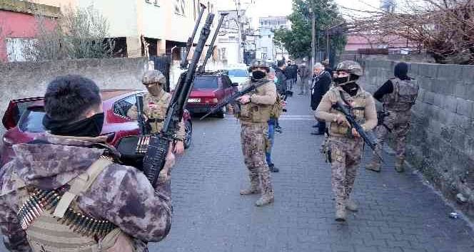 Osmaniye merkezli zehir tacirlerine "şafak" operasyonu