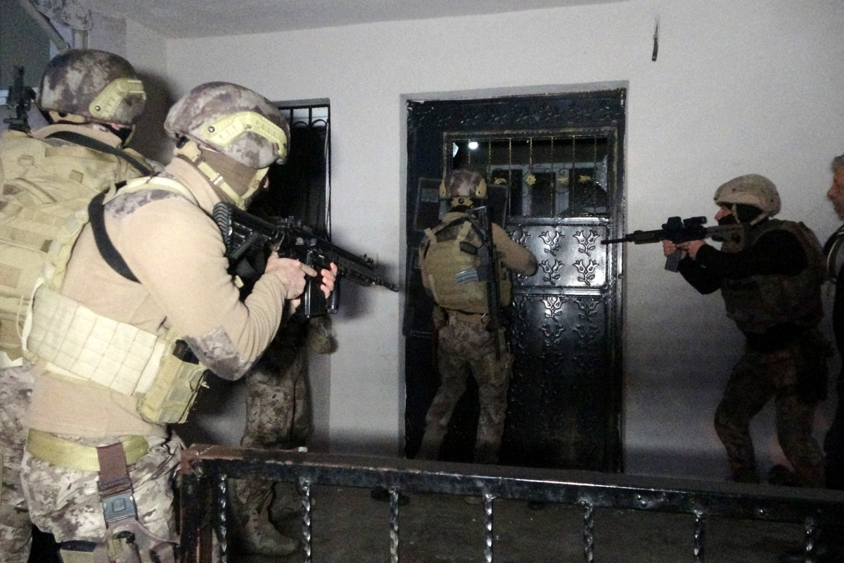 Edirne merkezli 4 ildeki FETÖ operasyonunda 12 şüpheliden 2'si tutuklandı