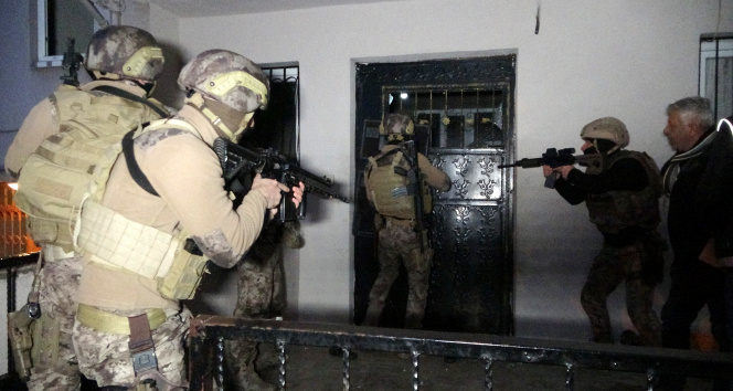 Edirne merkezli 4 ildeki FETÖ operasyonunda 12 şüpheliden 2si tutuklandı