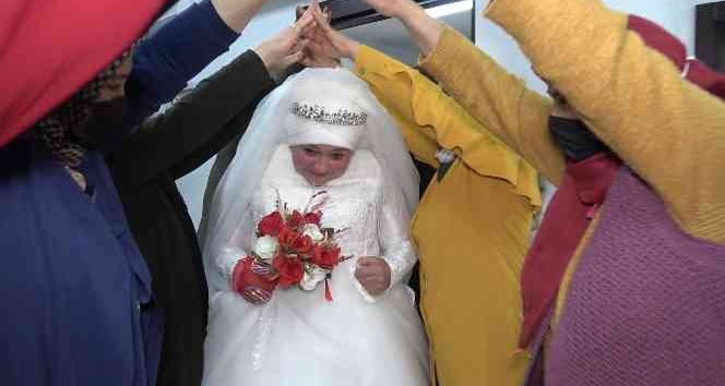 Düğününde hayal ettiği beyaz gelinliği 40 yıl sonra giydi