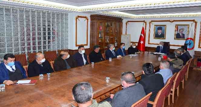 Vali Akın, köy muhtarlarıyla bir araya geldi