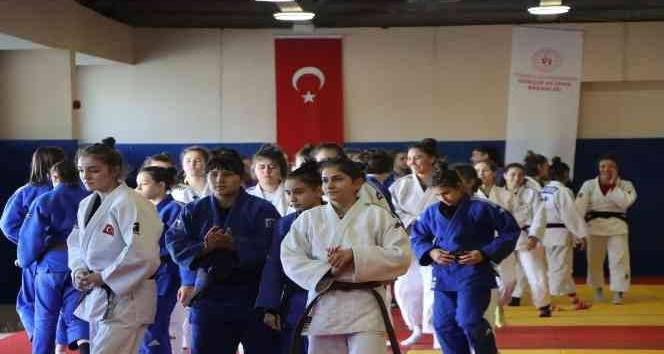 Ümit Milli Kadın Judo Takımı, Burdur’da kampa girdi