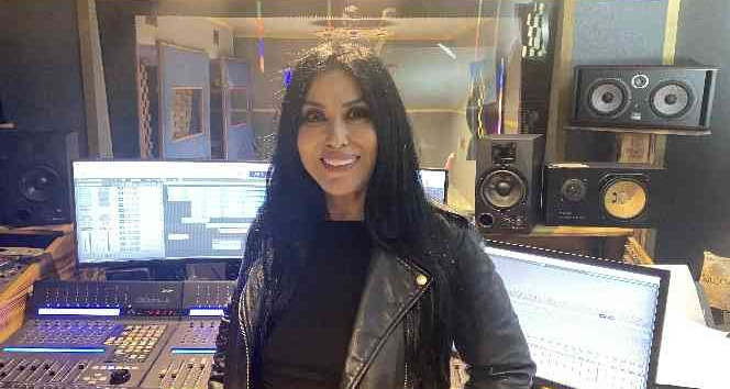 Ünlü türkücü Nur Ertürk yeni tekli parçası için çalışmalara başladı