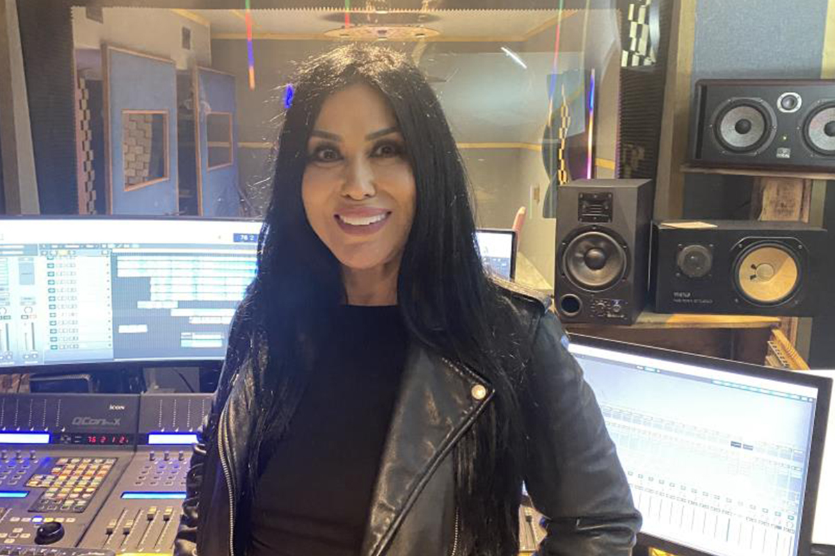 Ünlü türkücü Nur Ertürk yeni tekli parçası için çalışmalara başladı