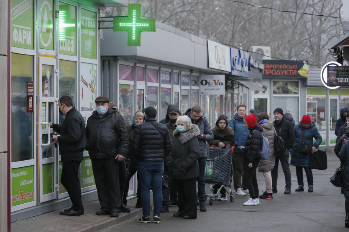 Ukrayna&#039;daki bankalardan döviz çekmek yasaklandı