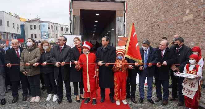 Mehmet Akif Ersoy Gezici Sergi tırı mehteran takımıyla Edirnelilerle buluştu