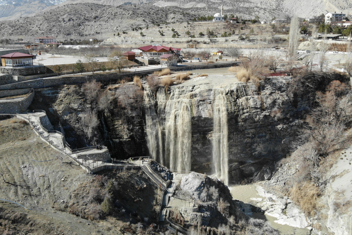 Türkiye’nin en büyük şelalesi can suyuna kavuştu