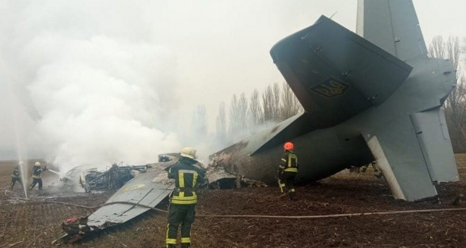 Ukraynaya ait askeri kargo uçağı düşürüldü, 10 asker hayatını kaybetti