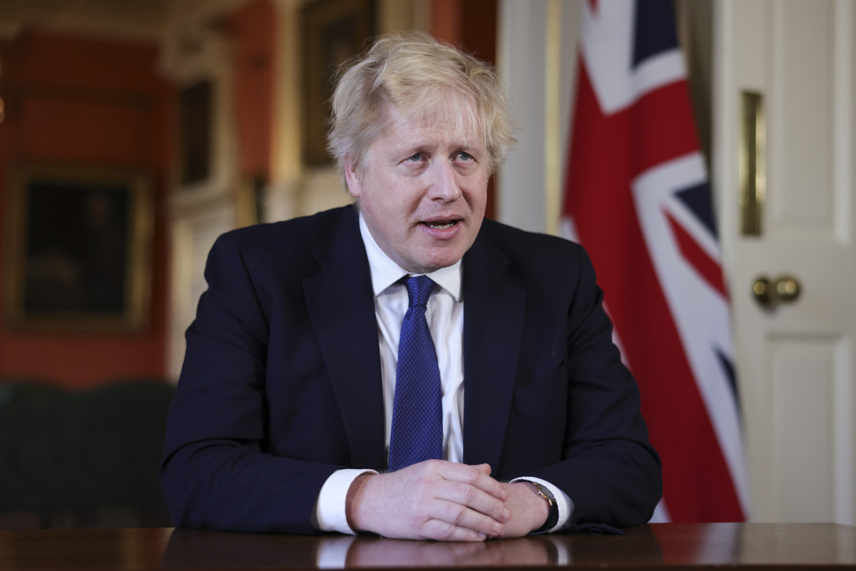 İngiltere Başbakanı Johnson koltuğunu korudu
