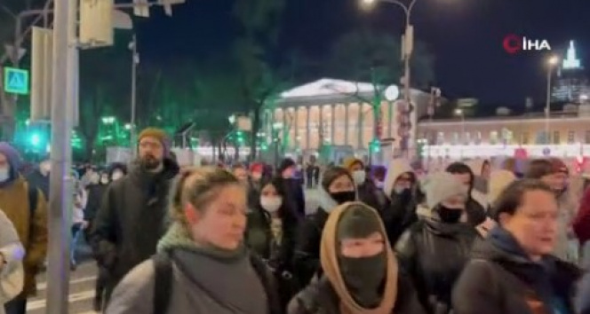 Rusyadaki harp karşıtı gösterilerde denetim sayısı bin 700ü aştı