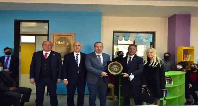 Hayırsever iş adamı mezun olduğu liseye kütüphane kazandırdı