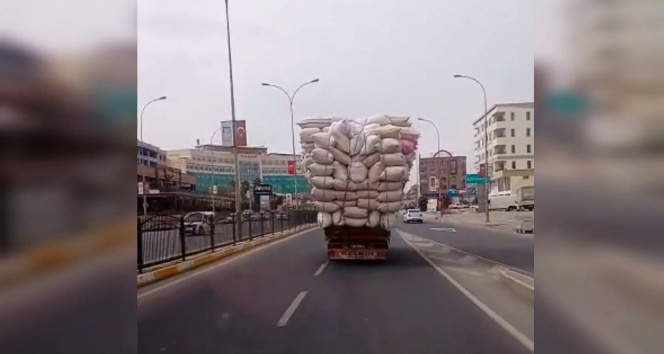 Tek teker kullandığı motosikletle tehlike saçtı: O anlar kamerada