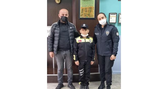 Hayali polislik olan Mert’e sürpriz hediye