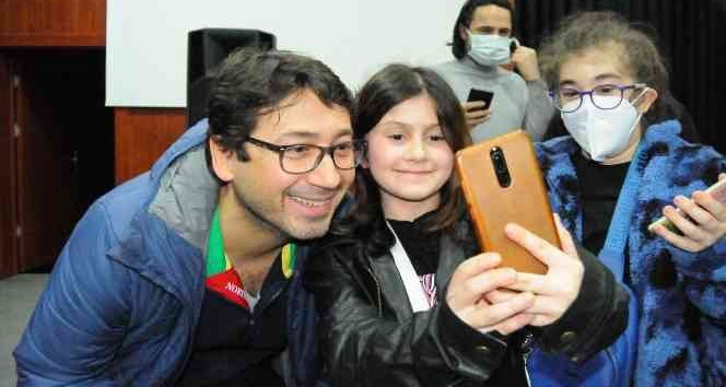 Ünlü oyuncu Ünal Yeter: “Okumak, sahnede oyun oynamak kadar önemli”