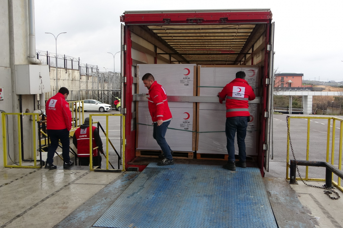 Kızılay’ın 5 tırlık yardım konvoyu Ukrayna’ya doğru yola çıktı