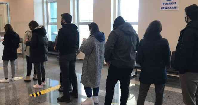 Ukrayna’dan tahliye edilen ilk Türk kafilesi Edirne’ye geldi