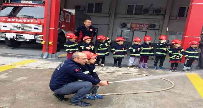 Altınova’nın minik itfaiyecileri