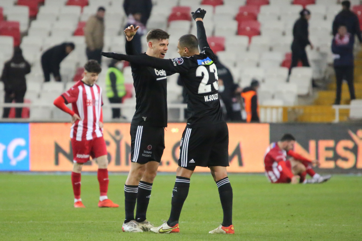 Beşiktaş, Sivas'ta 3 golle güldü!
