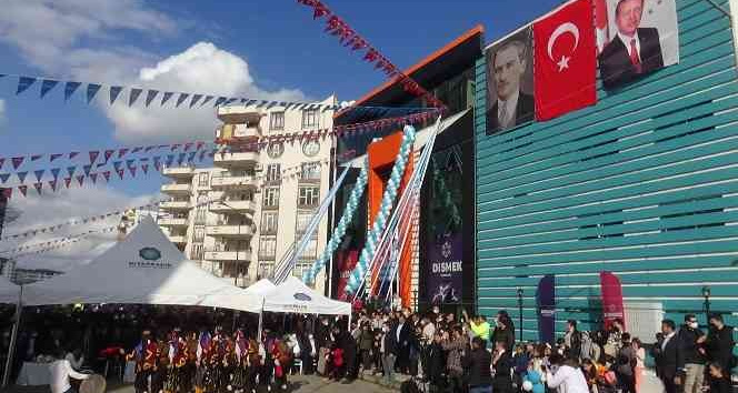 Vali Karaloğlu: “Biz DİSMEK’i bir halk üniversitesi olarak görüyoruz”