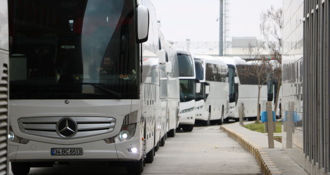 Ukraynadaki Türk vatandaşlarının tahliyesi düşüncesince Türkiyeden onlarca otobüs yola çıktı