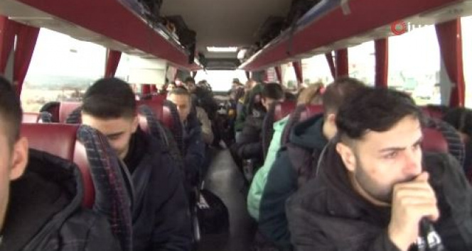 Ukraynadan gelen Türkler otobüsün içinde İHAya konuştu
