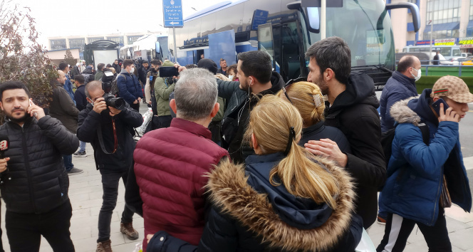 Ukraynadan tahliye edilen Türk vatandaşları İstanbula geldi