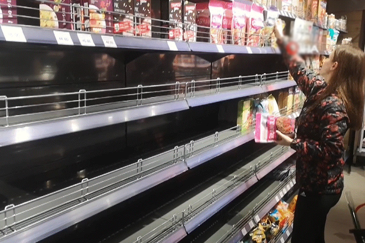 Ukraynada market rafları boş kaldı
