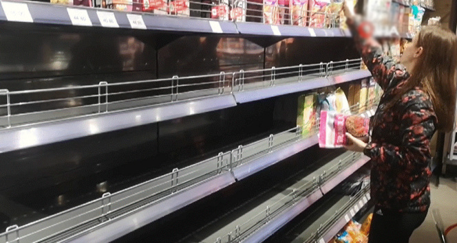 Ukraynada market rafları gereksiz kaldı