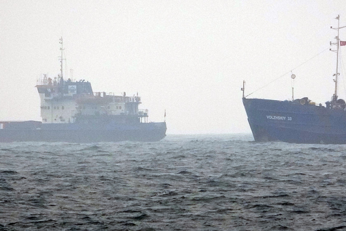 Fırtınadan etkilenen gemiler Sinop limanına sığındı