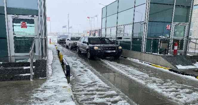 Ukrayna’dan 4 günde Türkiye’ye ulaşan vatandaşlardan çarpıcı sözler: