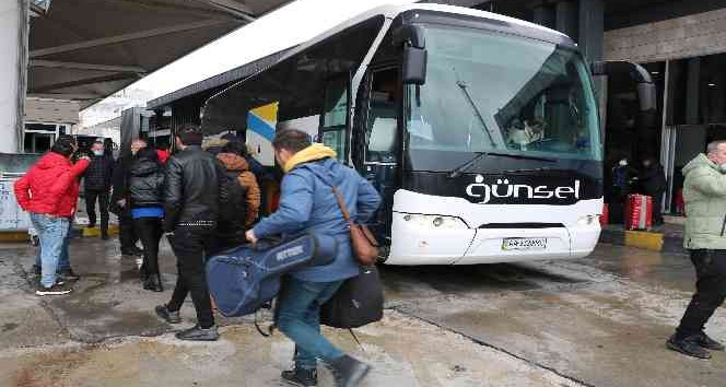 11 yaşındaki kızını Ukrayna’da bırakıp Türkiye’ye dönen baba: “Kızımdan haber alamıyorum, devletimizden yardım istiyorum”