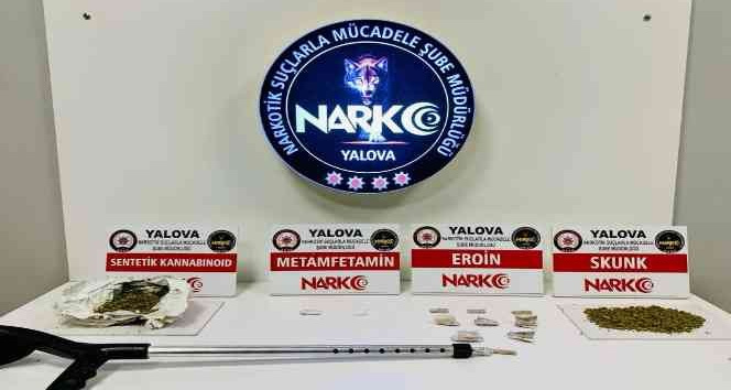 Koltuk değneğinin içinden uyuşturucu çıktı