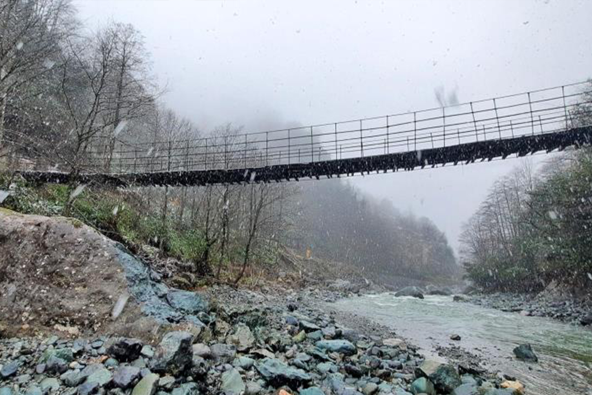 Artvin’de define avcıları dereyi köstebek yuvasına çevirdi