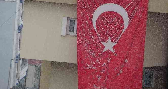 Ardahan güne karla uyandı