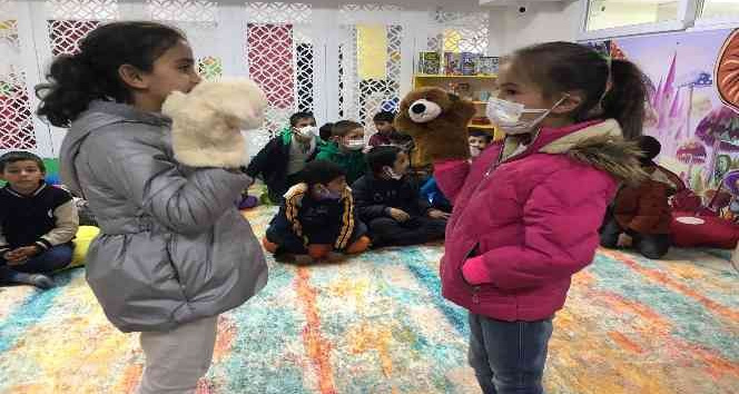 Çocuklar, akademide hem eğleniyor hem öğreniyorlar