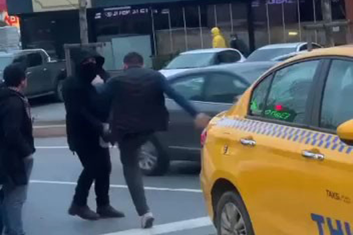 Esenyurt'ta bir taksici yolcusuna tekme, tokat saldırdı