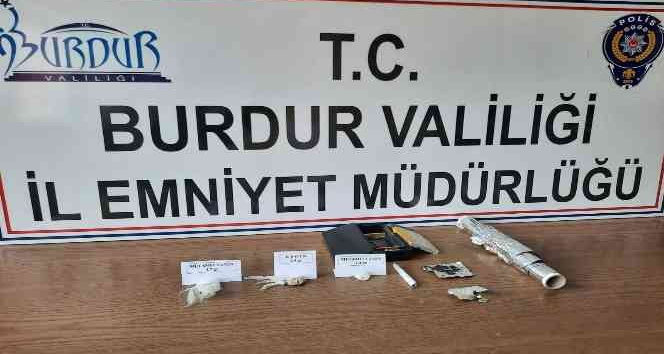 Şüphe üzerine durdurulan araçta uyuşturucu çıktı