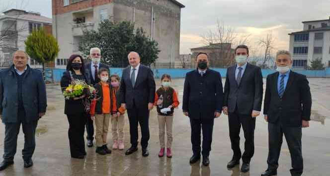 Başkan Tavlı okul ziyaretlerini sürdürüyor