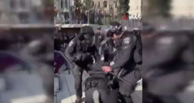 İsrail polisi, Filistinli kızı darbetti